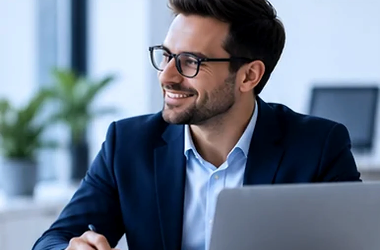 Illustration : professionnel devant son ordinateur